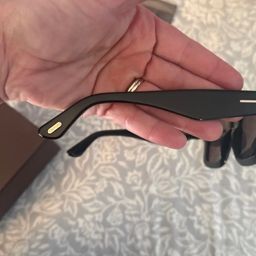 New Authentic  TOM FORD Esme Sunglasses Black & Gold